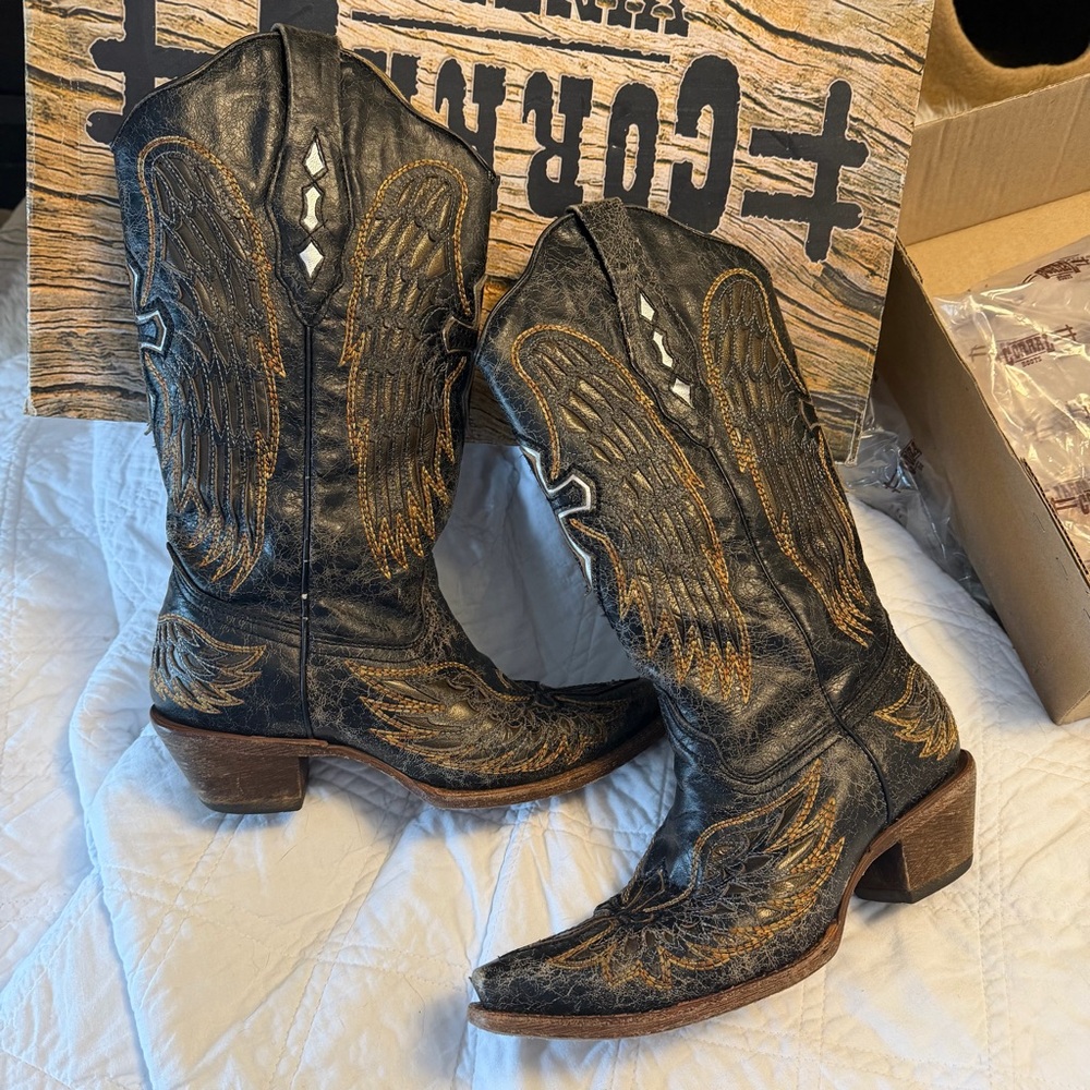 Corral Women’s Cross with Wings Boots